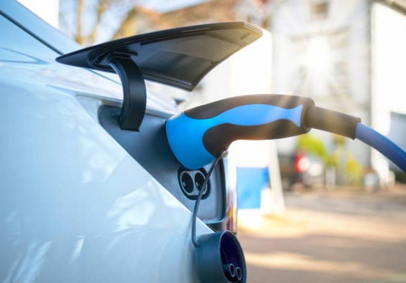 Comment choisir la meilleure carte de recharge électrique pour votre véhicule