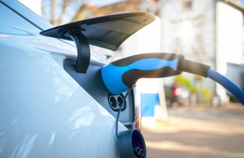 Comment choisir la meilleure carte de recharge électrique pour votre véhicule